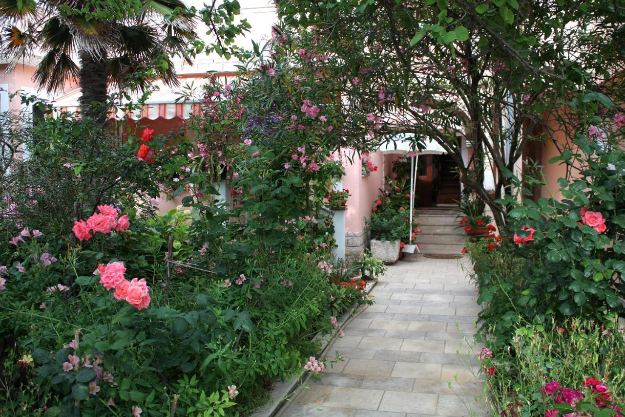 Apartments With A Parking Space Palit, Rab - 5028 Kültér fotó